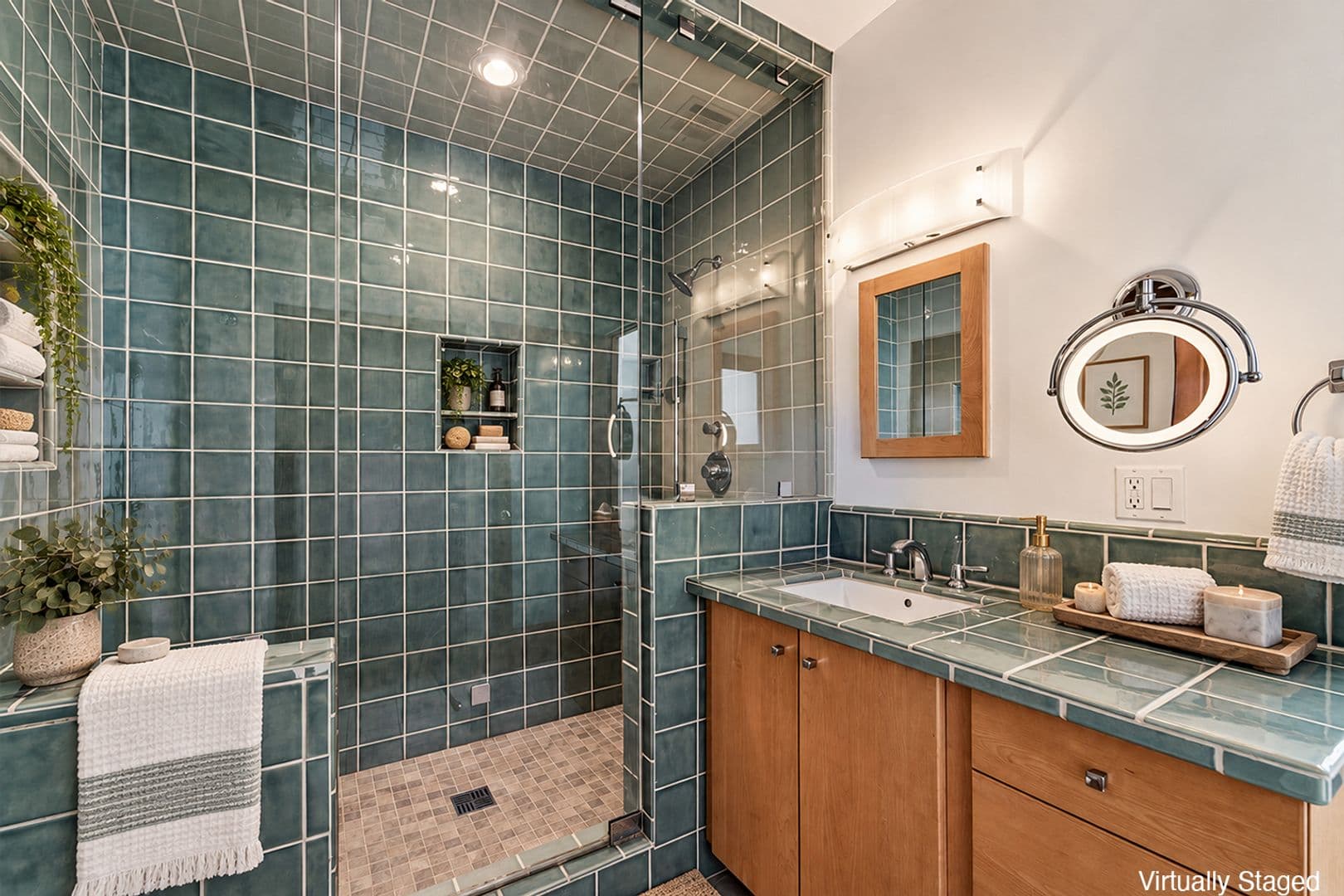 Los Angeles House: 2229 Echo Park Ave