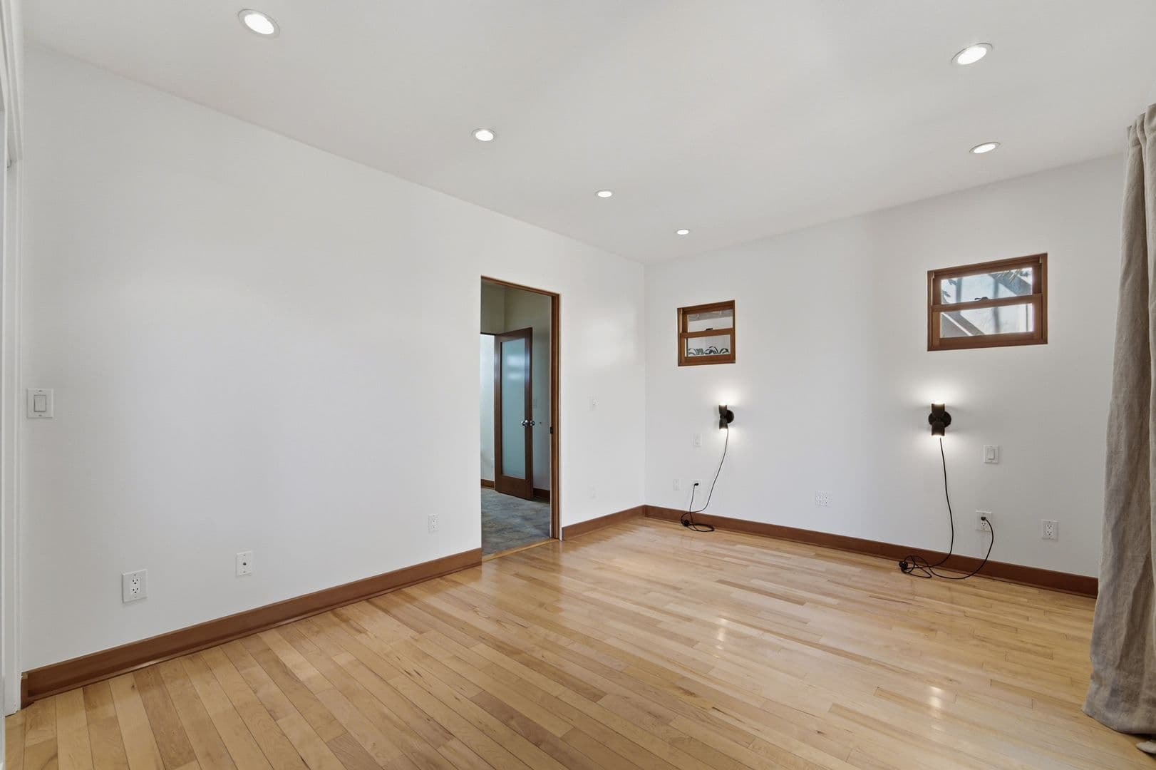 Los Angeles House: 2229 Echo Park Ave