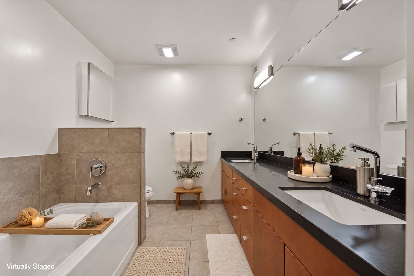 Los Angeles House: 1120 N El Centro Ave