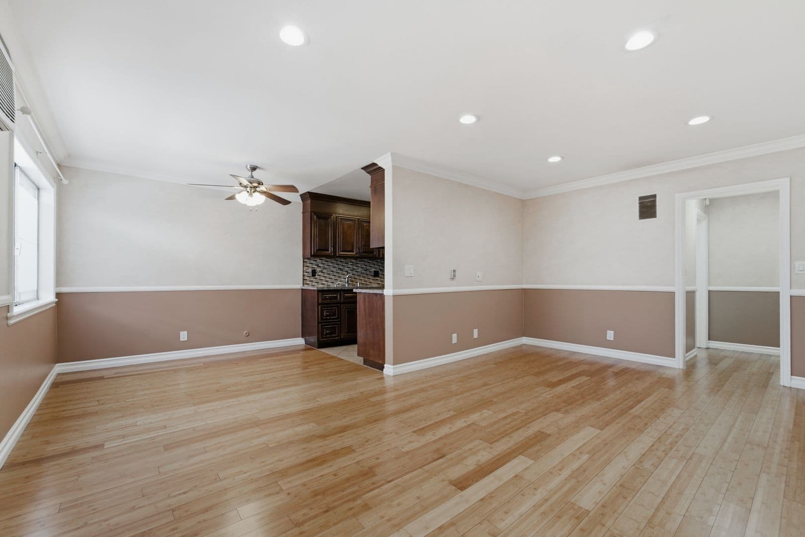 West Hollywood Apartment: 1032 N Gardner Ave