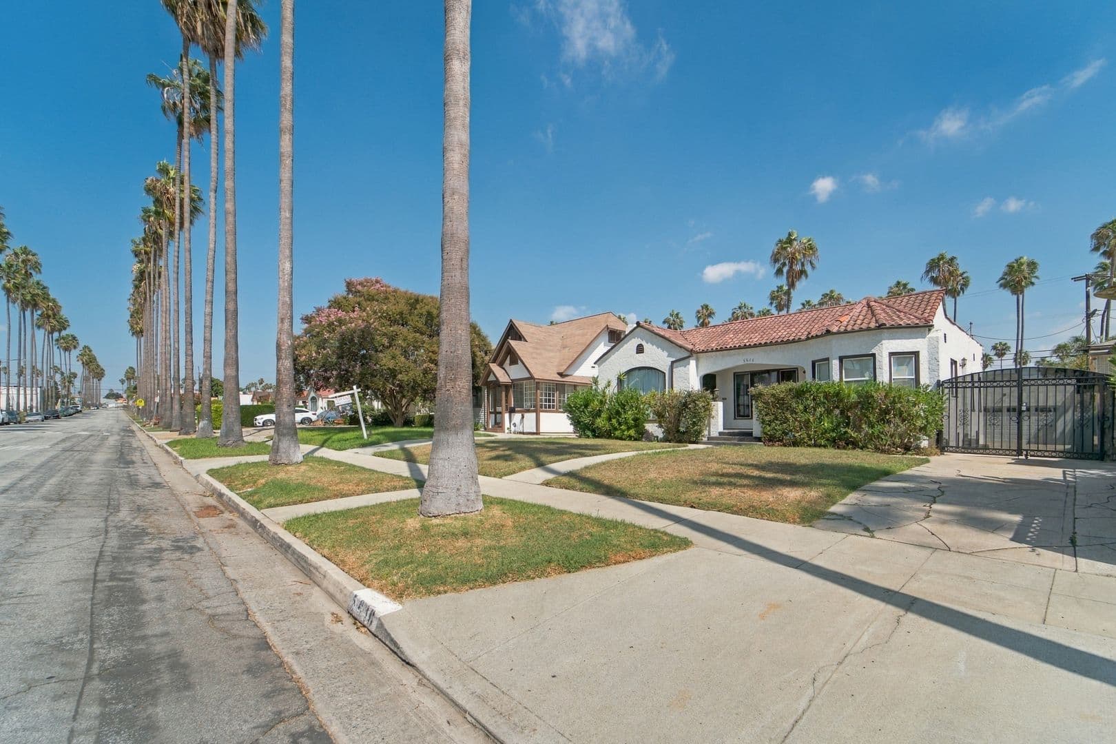Los Angeles House: 5616 S. Rimpau Blvd