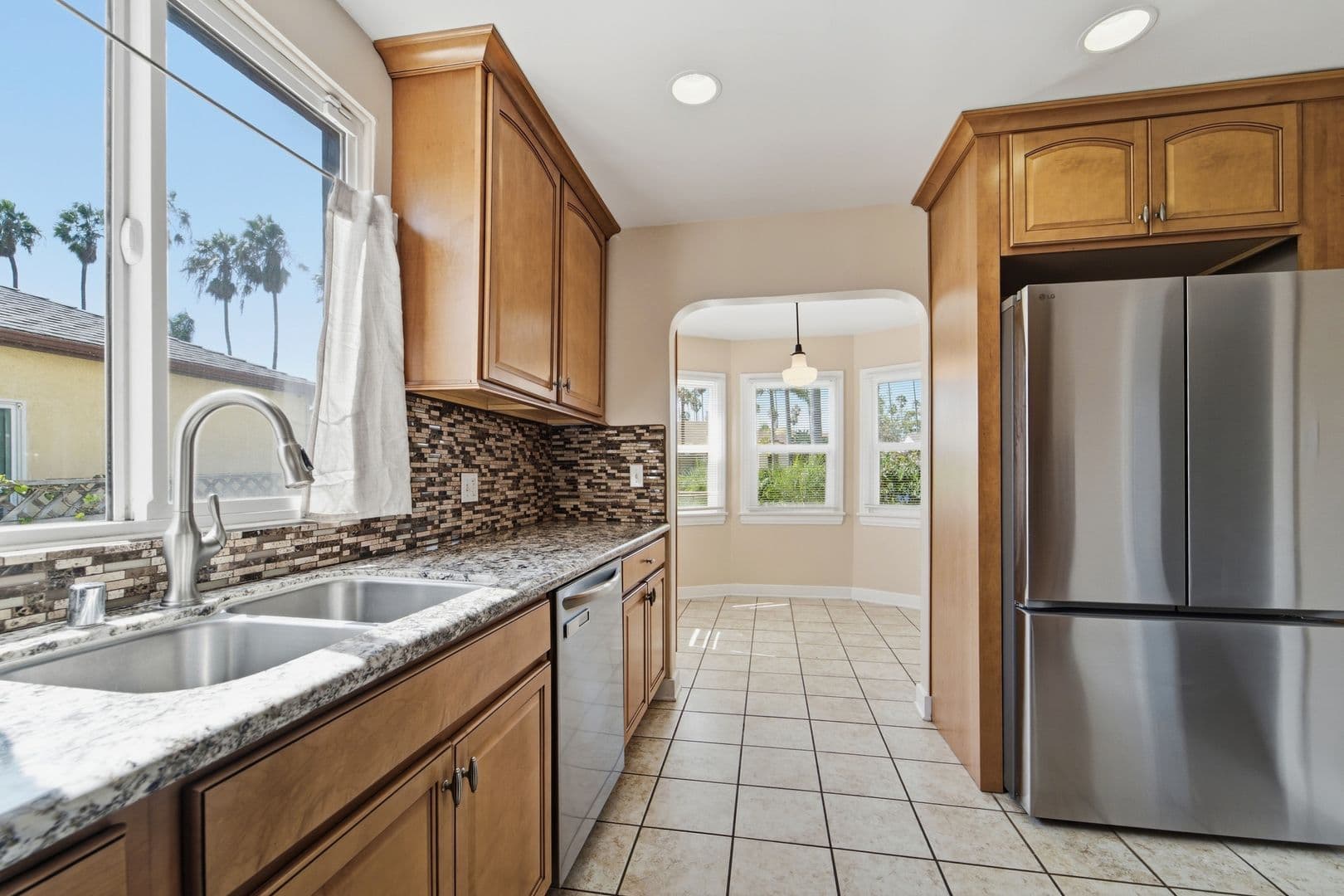 Los Angeles House: 5616 S. Rimpau Blvd