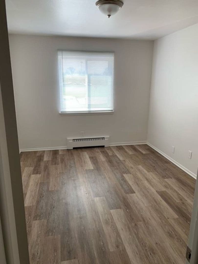 Racine Apartment: 2400 Northwestern Ave