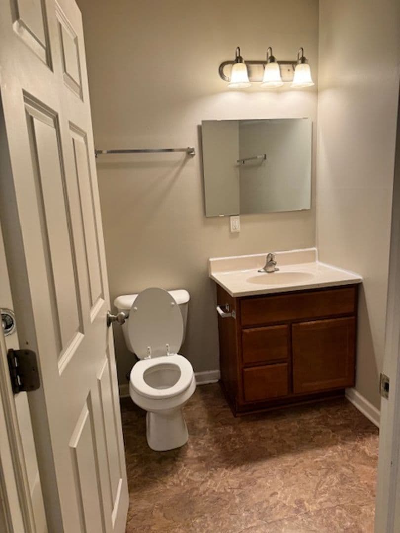 Kenosha Apartment: 1927 60th St.