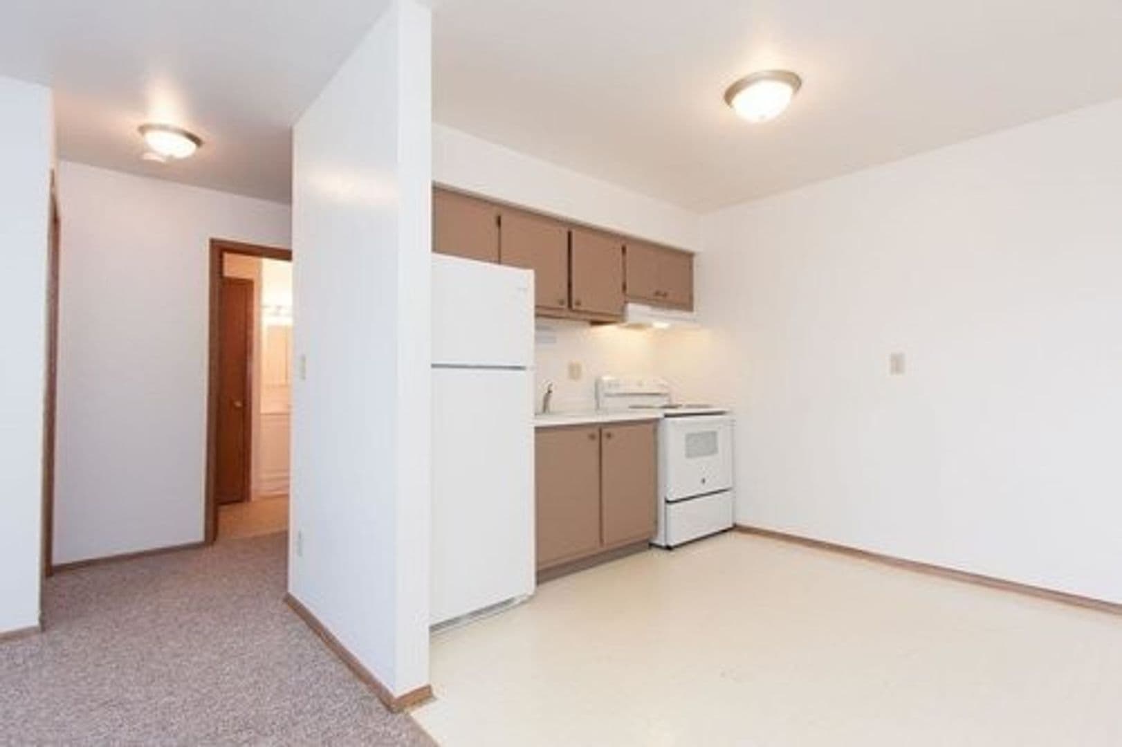 Racine Apartment: 2400 Northwestern Ave