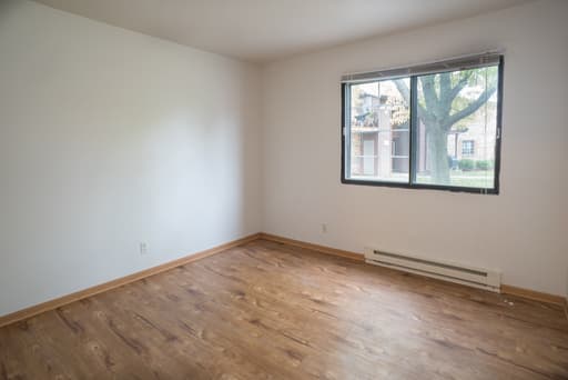 Racine Apartment: 1851 Roosevelt Ave.