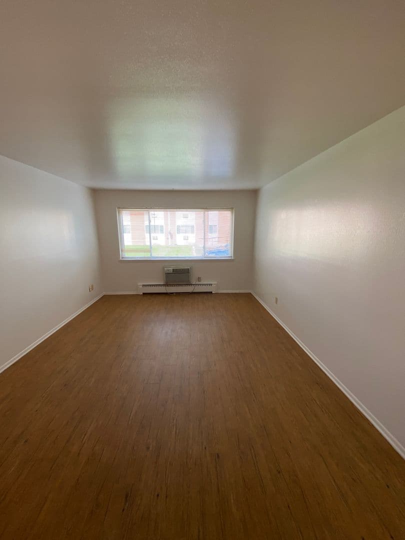 Racine Apartment: 2400 Northwestern Ave