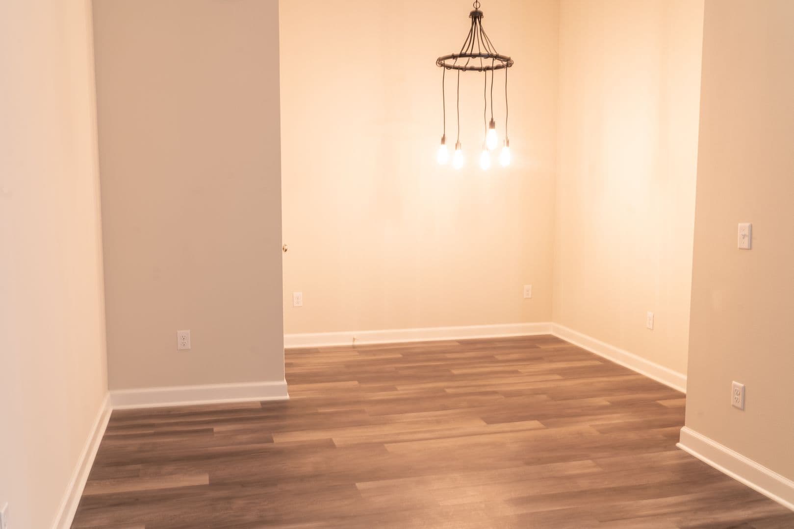 Kenosha Apartment: 812 50th St