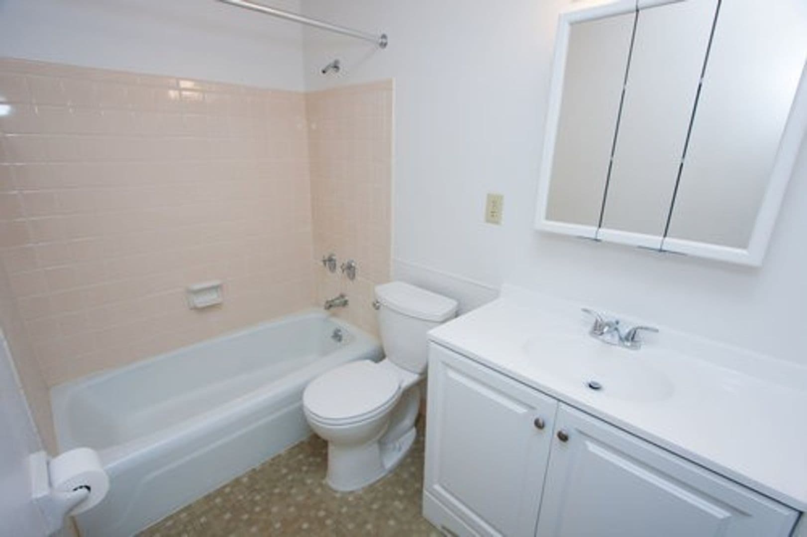 Racine Apartment: 2400 Northwestern Ave