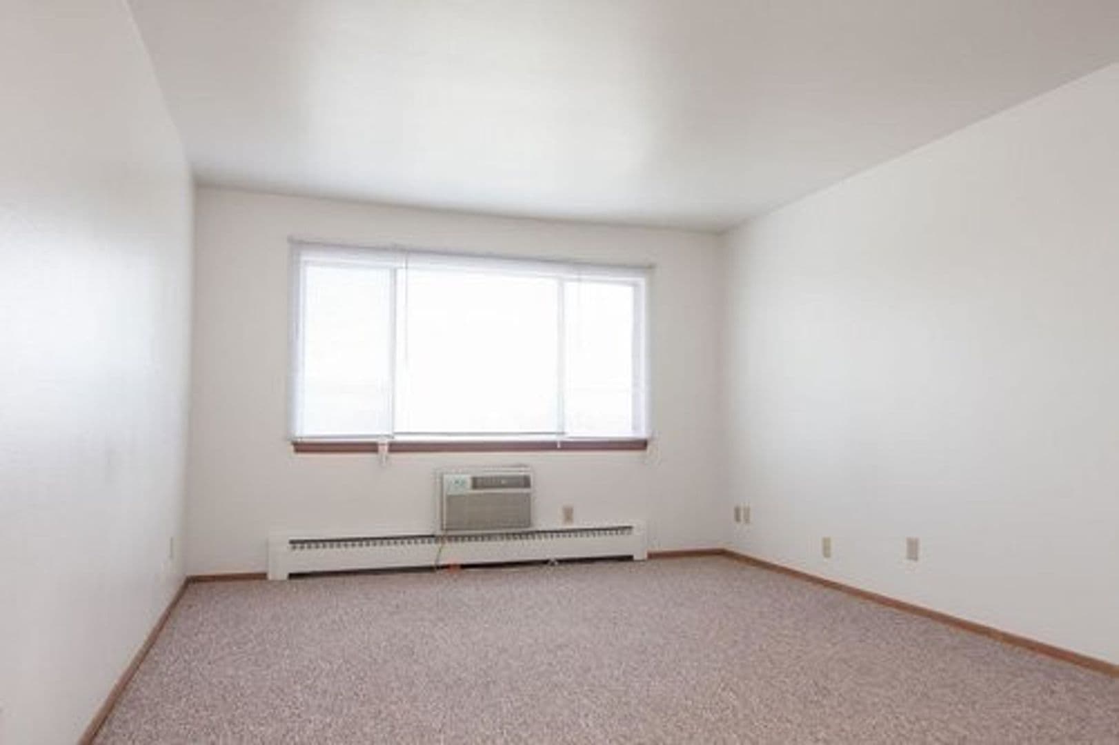 Racine Apartment: 2400 Northwestern Ave
