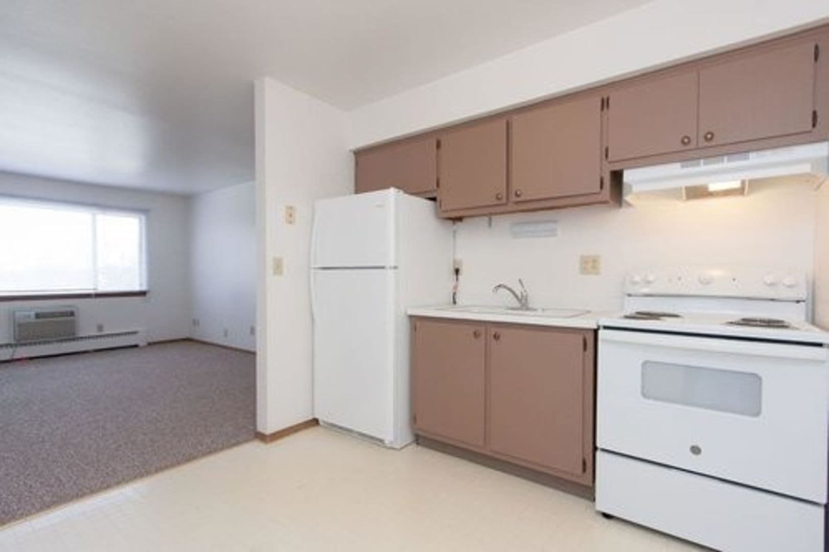 Racine Apartment: 2400 Northwestern Ave