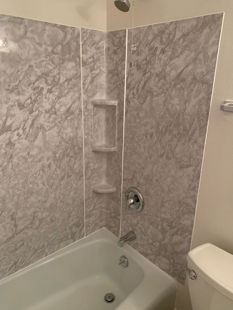 Racine Apartment: 2400 Northwestern Ave