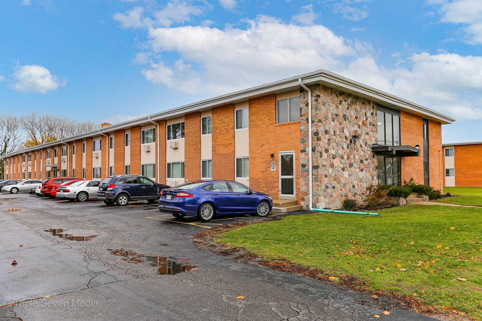 Racine Apartment: 2400 Northwestern Ave