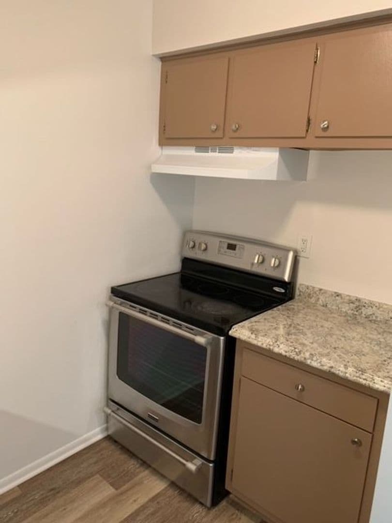 Racine Apartment: 2400 Northwestern Ave