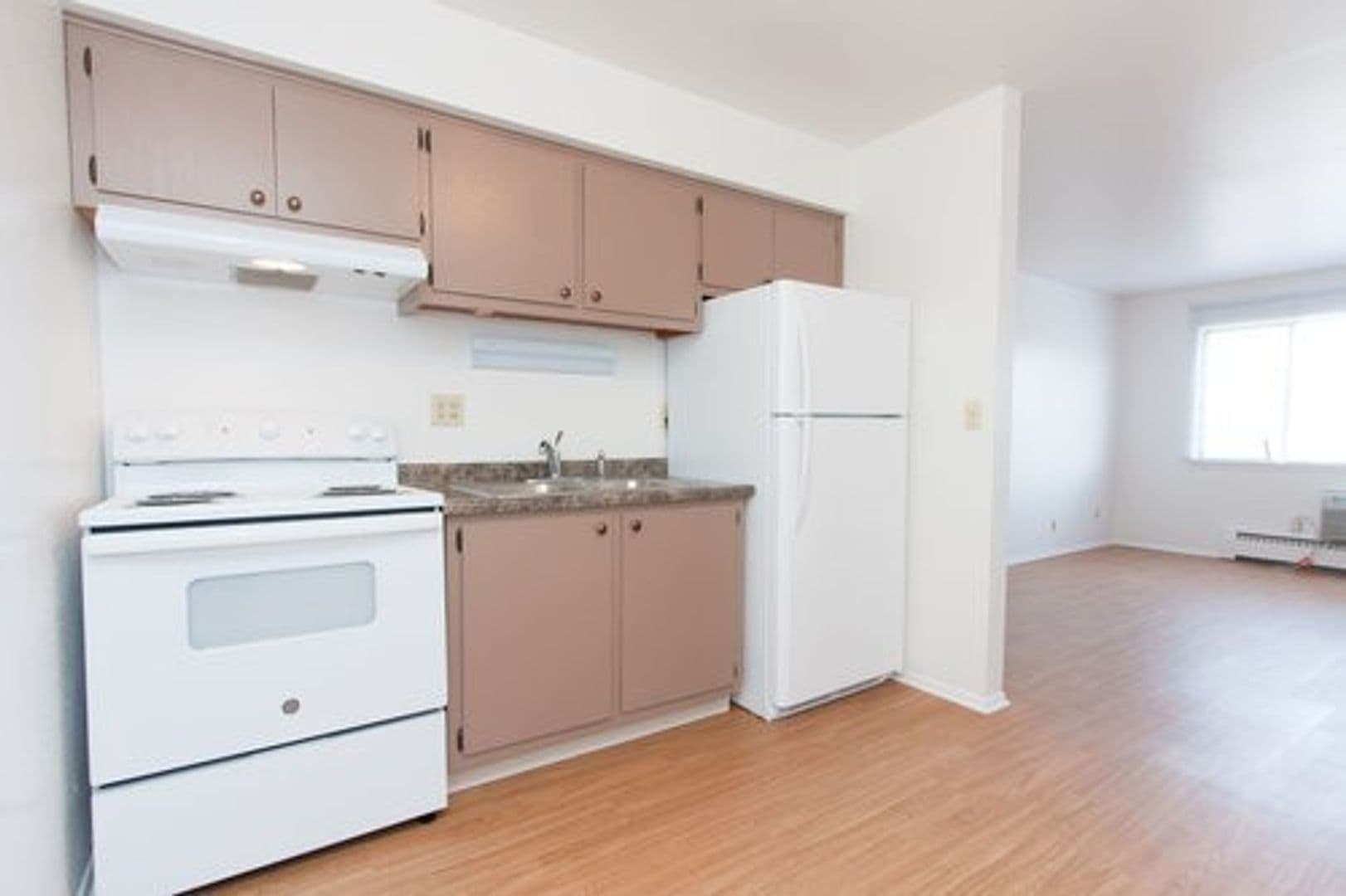 Racine Apartment: 2400 Northwestern Ave