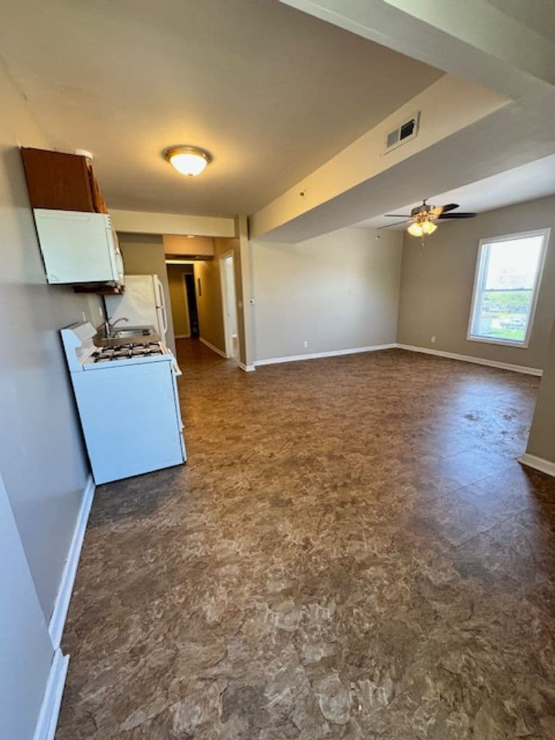 Kenosha Apartment: 1927 60th St.