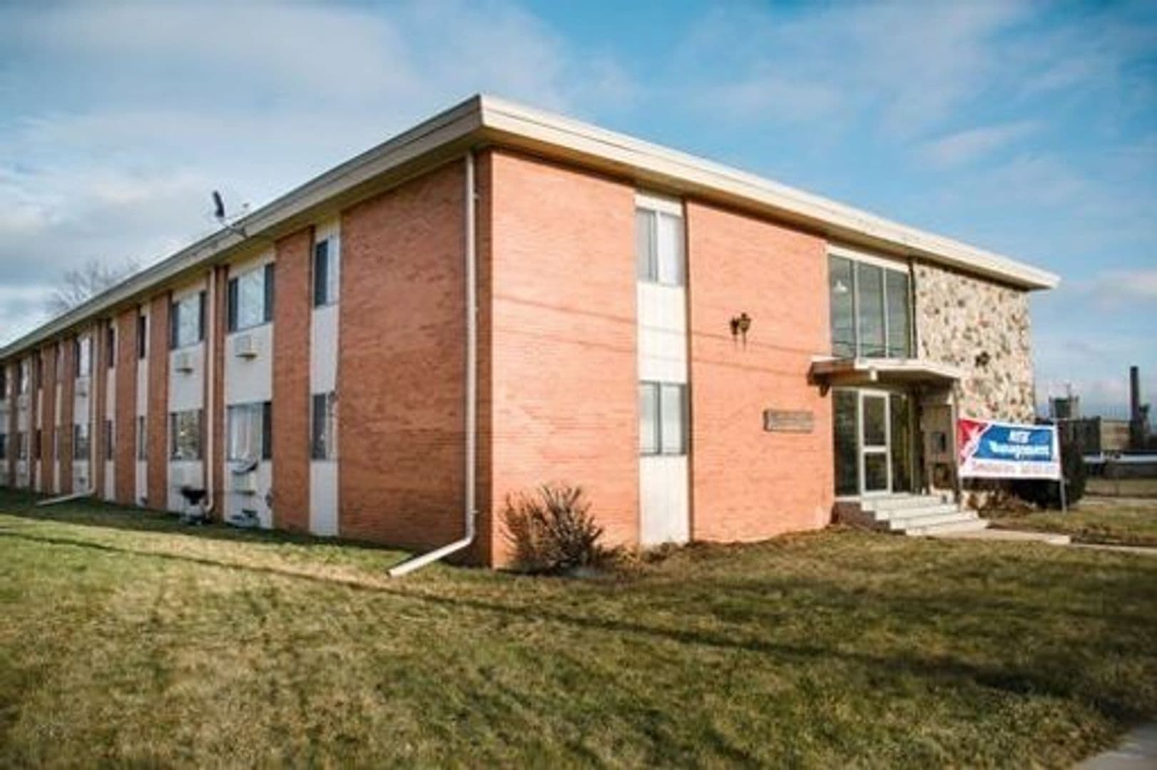 Racine Apartment: 2420 Northwestern Ave
