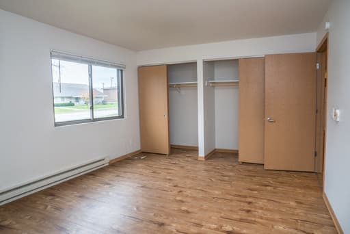 Racine Apartment: 1851 Roosevelt Ave.