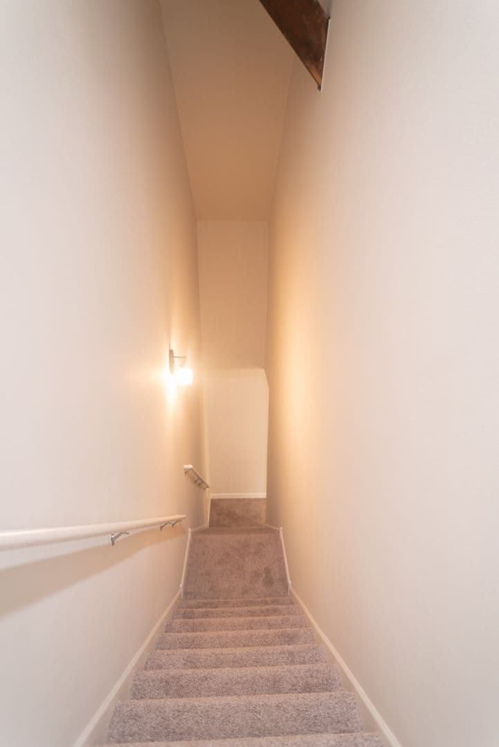 Kenosha Apartment: 812 50th St