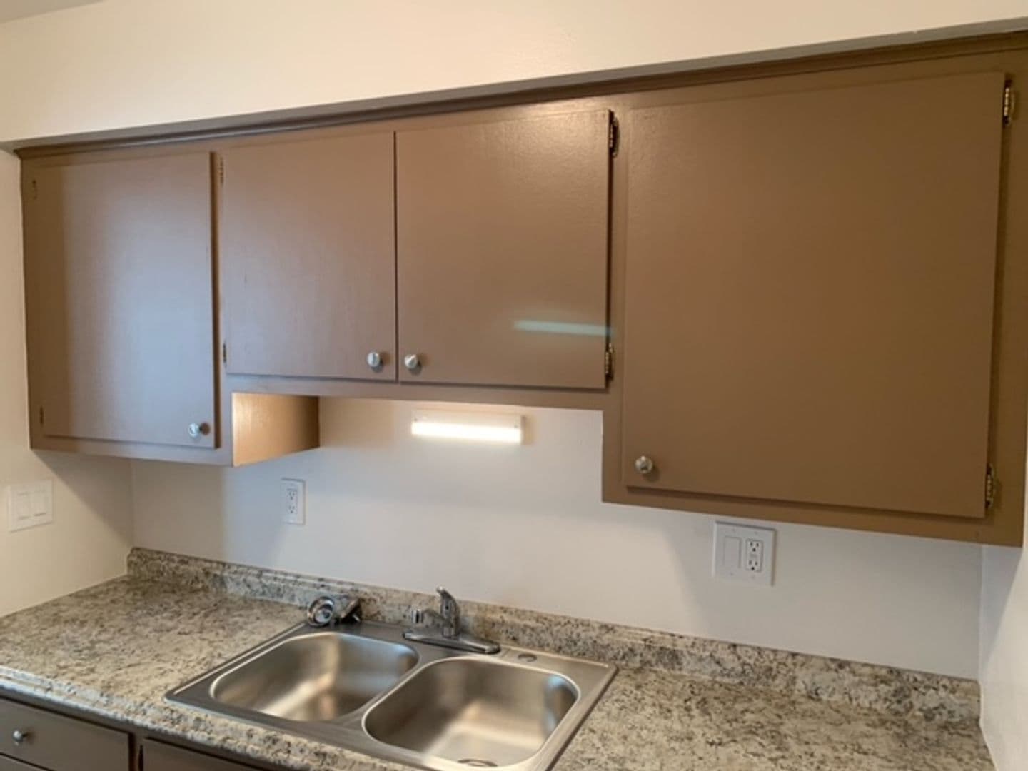 Racine Apartment: 2400 Northwestern Ave