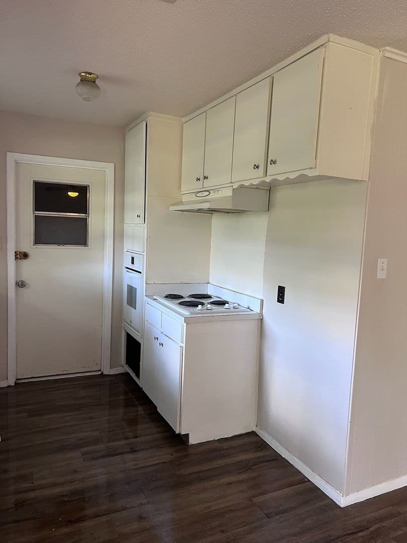 Cleburne House: 1217 Briarwood