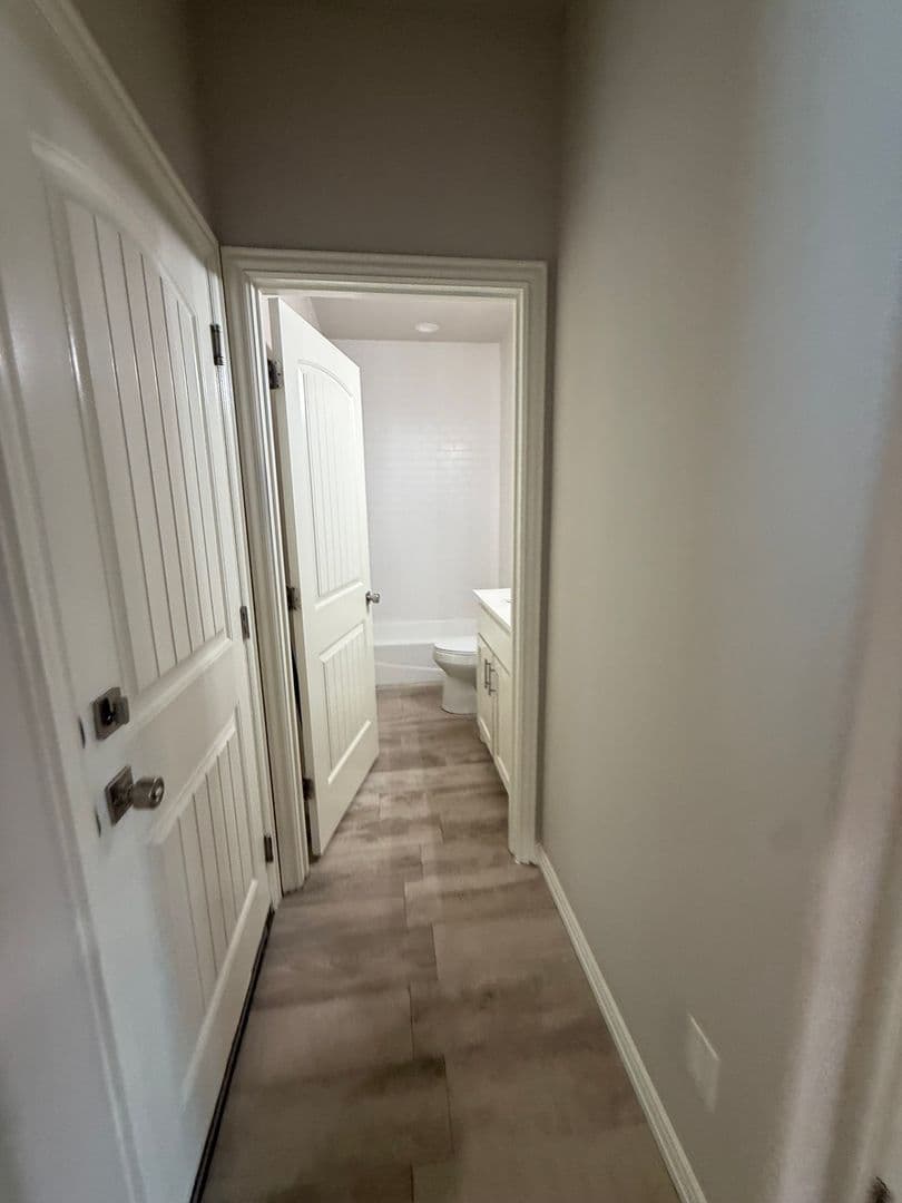 Cleburne Apartment: 1812 Brookhaven Dr.