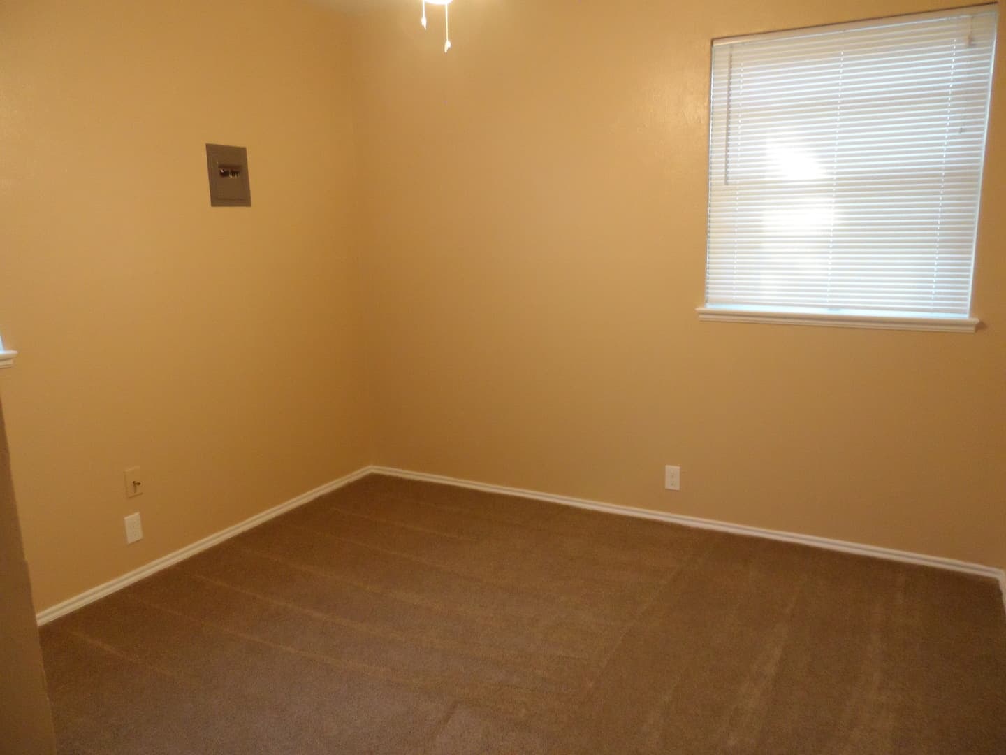 Burleson House: 808 SW Sunnybrook Dr