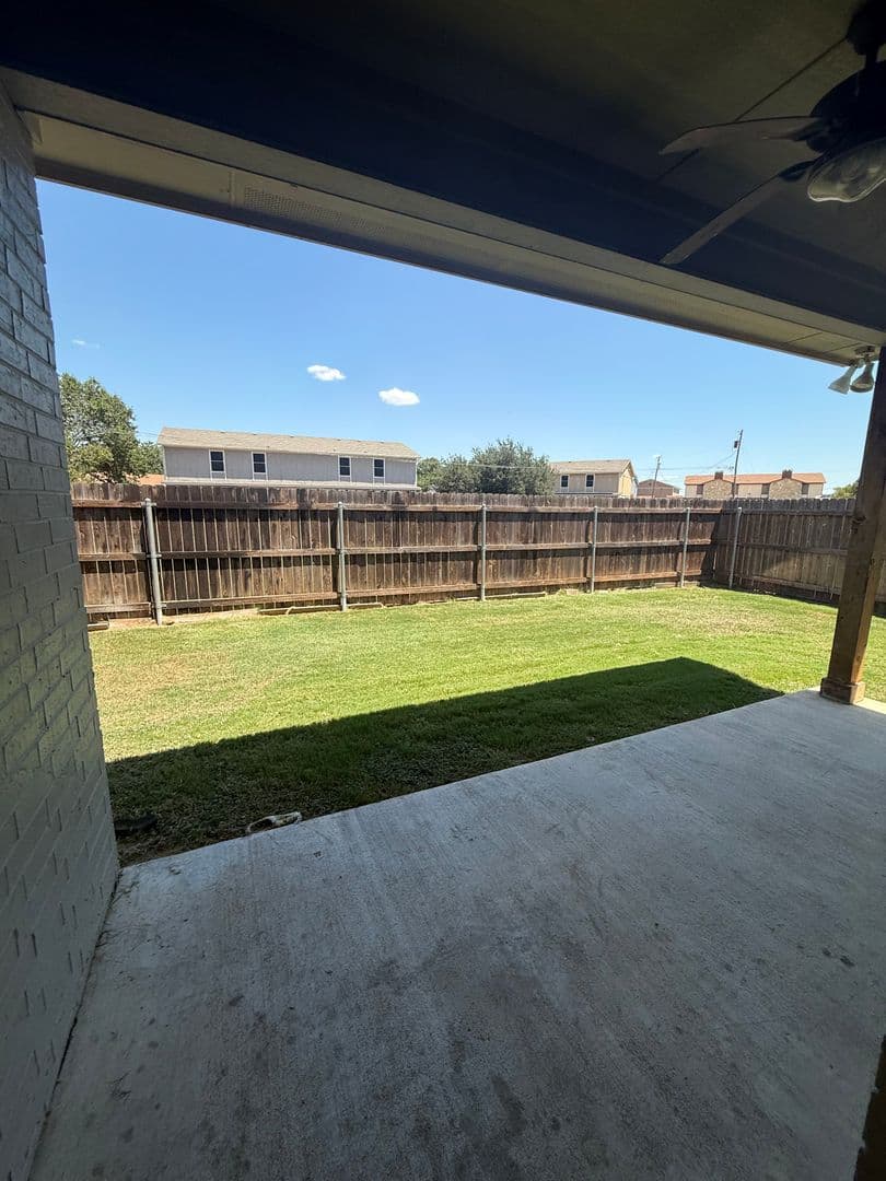 Cleburne Apartment: 1812 Brookhaven Dr.