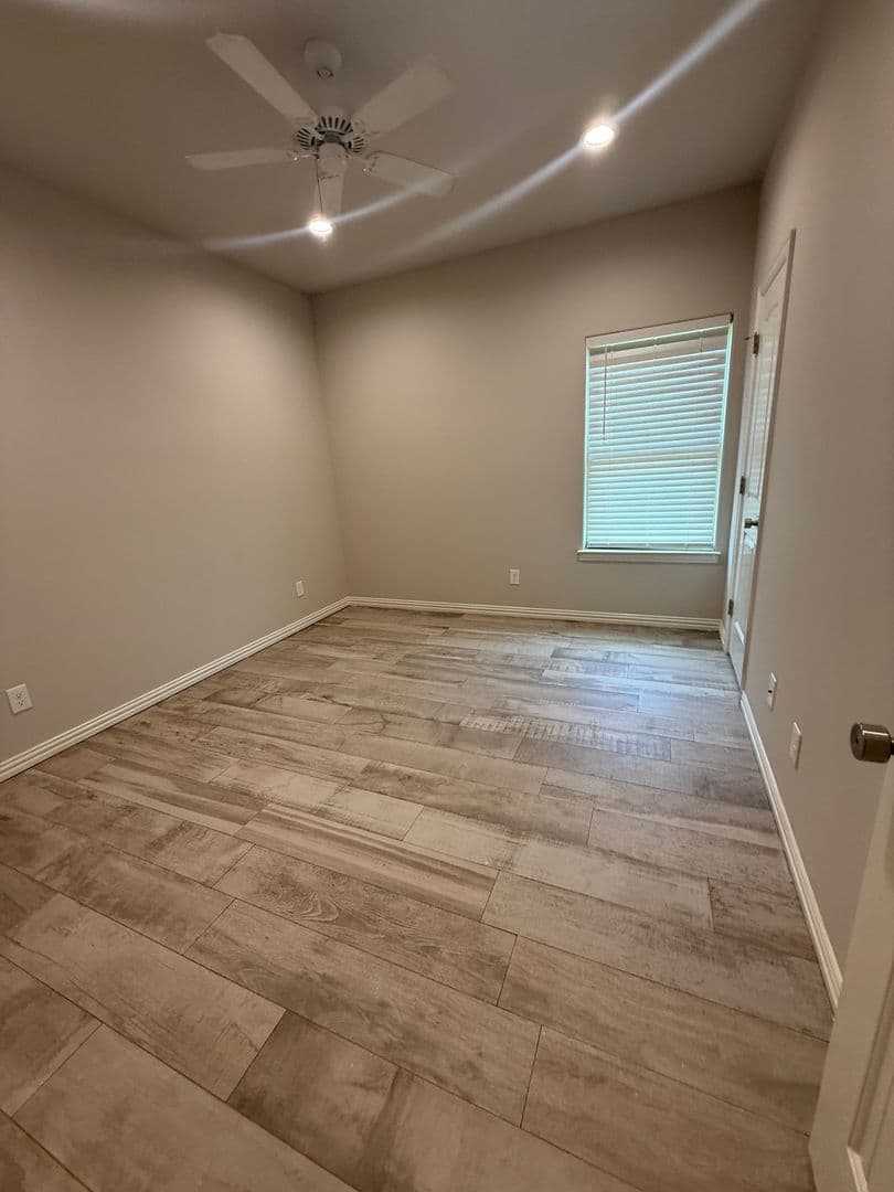 Cleburne Apartment: 1812 Brookhaven Dr.