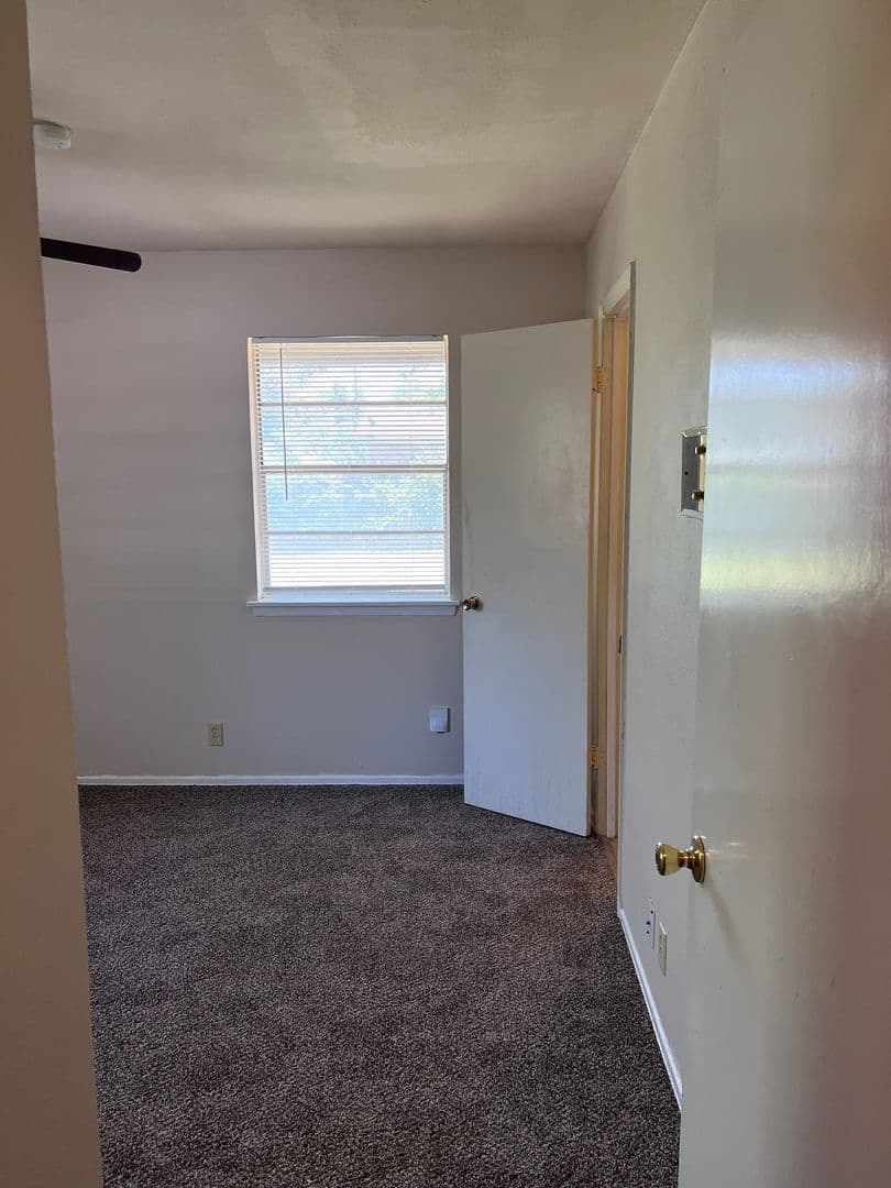 Cleburne House: 1217 Briarwood