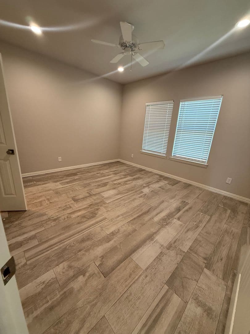 Cleburne Apartment: 1812 Brookhaven Dr.
