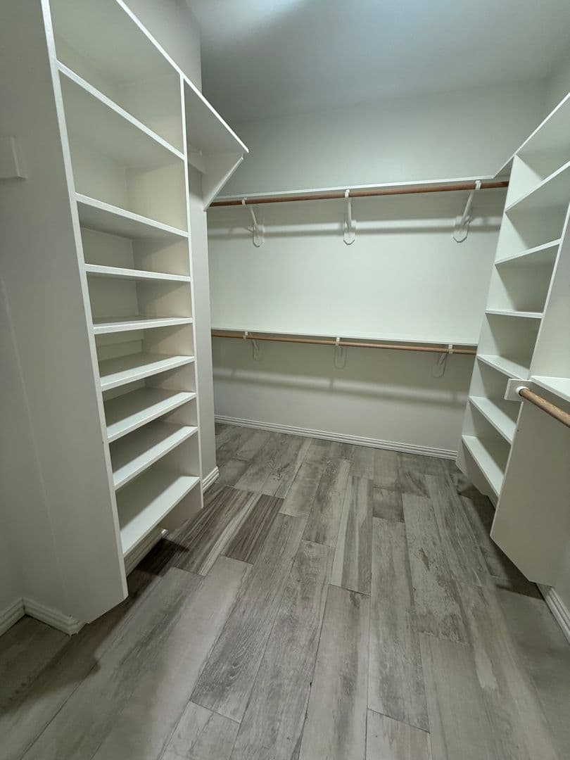 Cleburne Apartment: 1812 Brookhaven Dr.