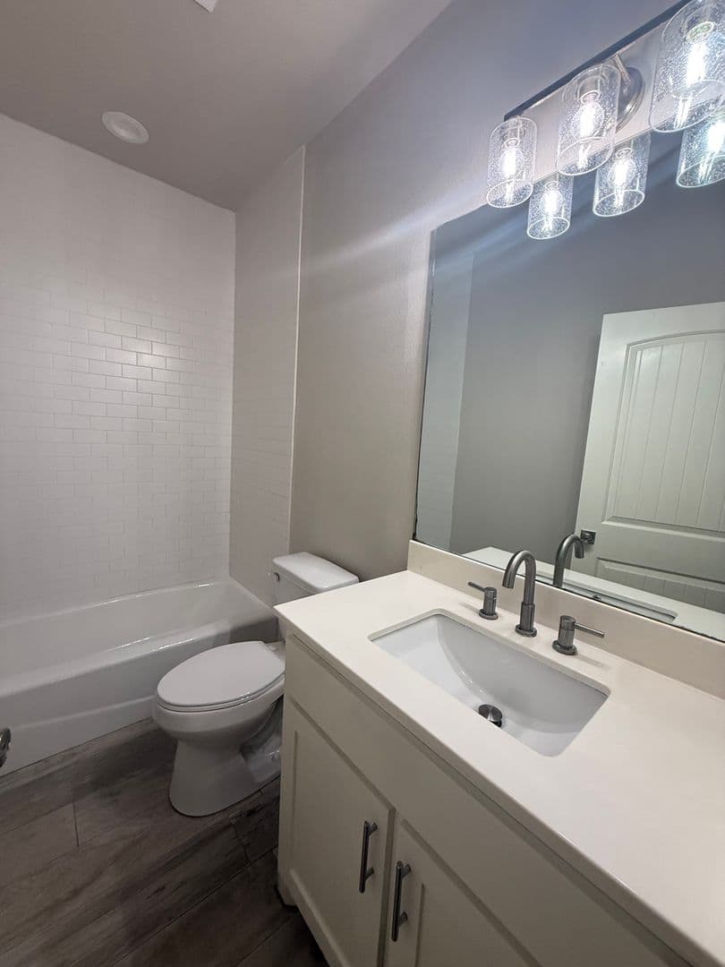 Cleburne Apartment: 1812 Brookhaven Dr.