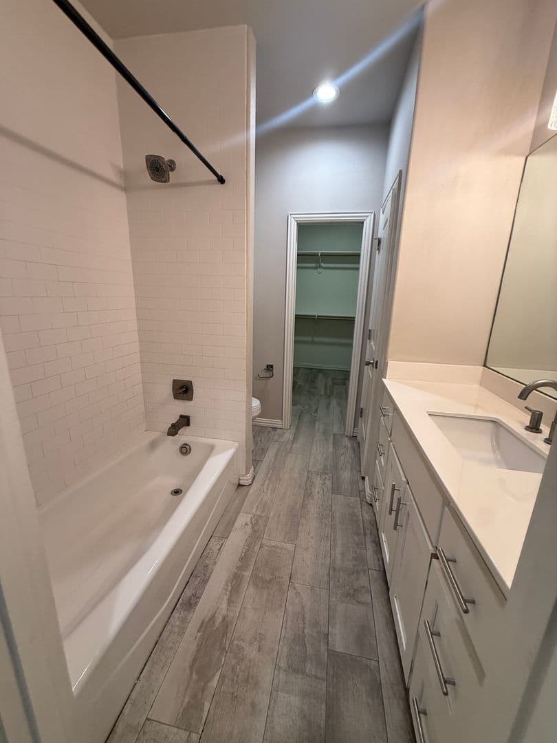 Cleburne Apartment: 1812 Brookhaven Dr.