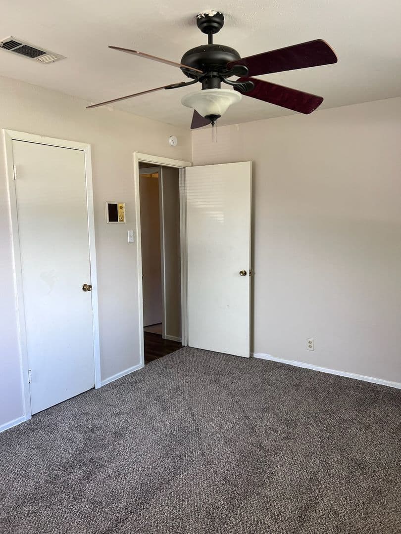 Cleburne House: 1217 Briarwood