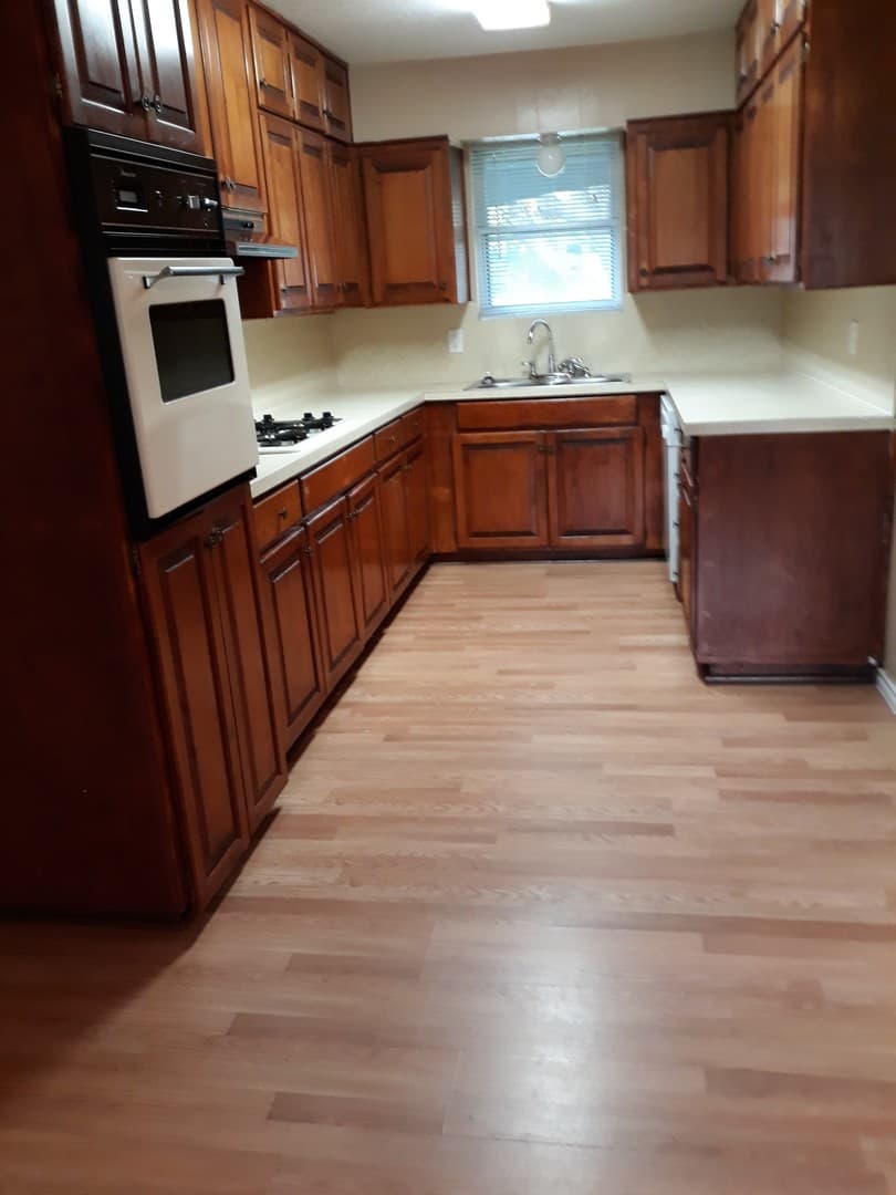 Burleson House: 808 SW Sunnybrook Dr