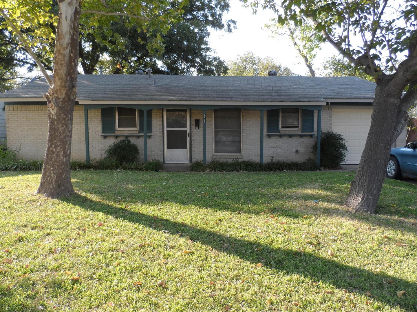 Burleson House: 808 SW Sunnybrook Dr