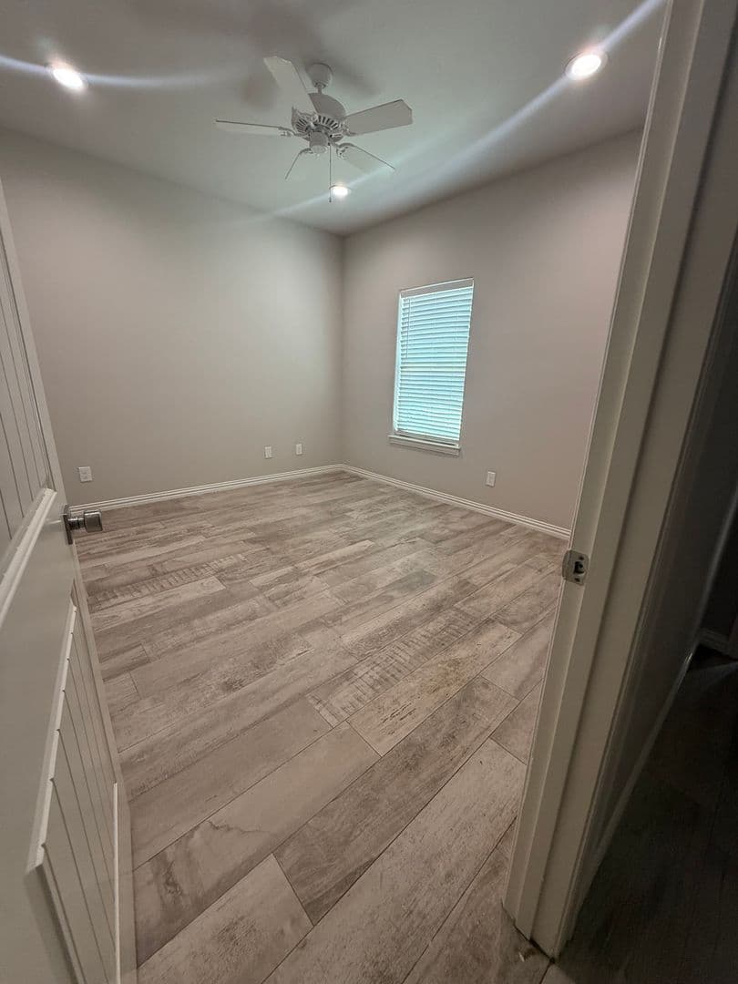 Cleburne Apartment: 1812 Brookhaven Dr.