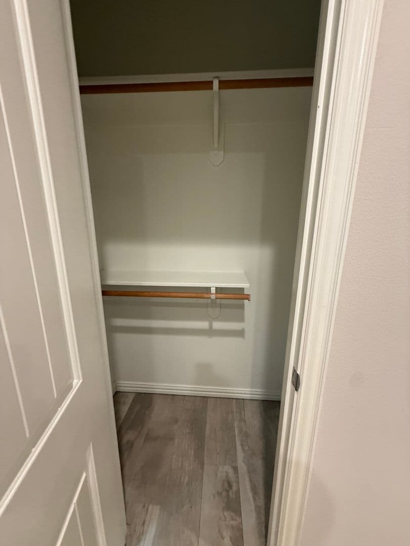 Cleburne Apartment: 1812 Brookhaven Dr.