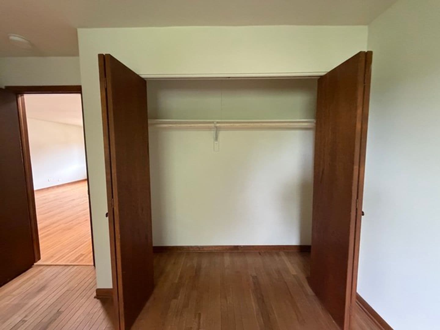 Libertyville Apartment: 820-880 N. Milwaukee Ave.