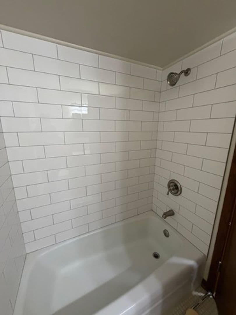 Libertyville Apartment: 820-880 N. Milwaukee Ave.