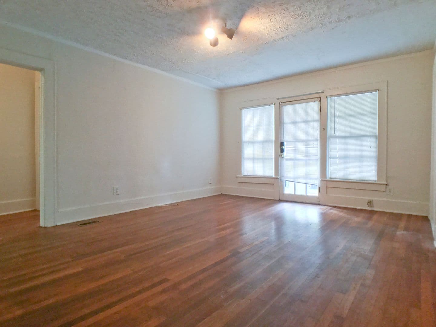 Savannah Apartment: 829 East 32nd Street