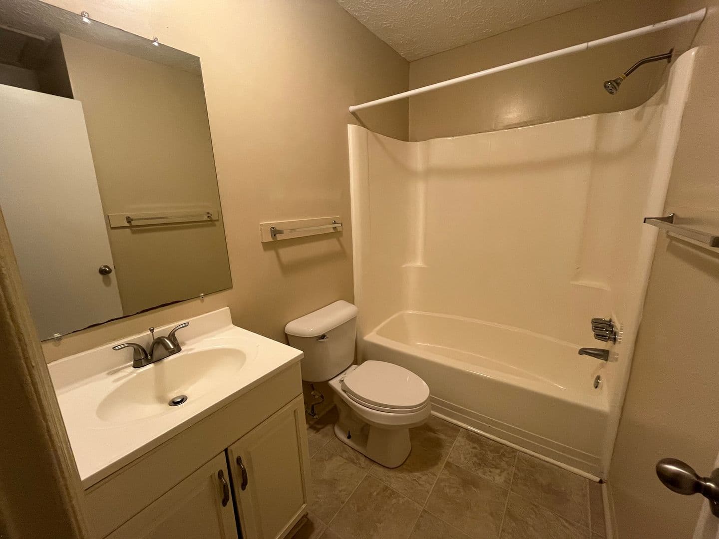 Savannah Apartment: 1100 East 56th Street