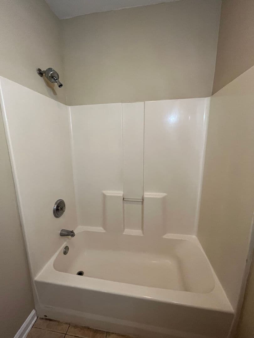 Savannah Apartment: 825 E Henry St