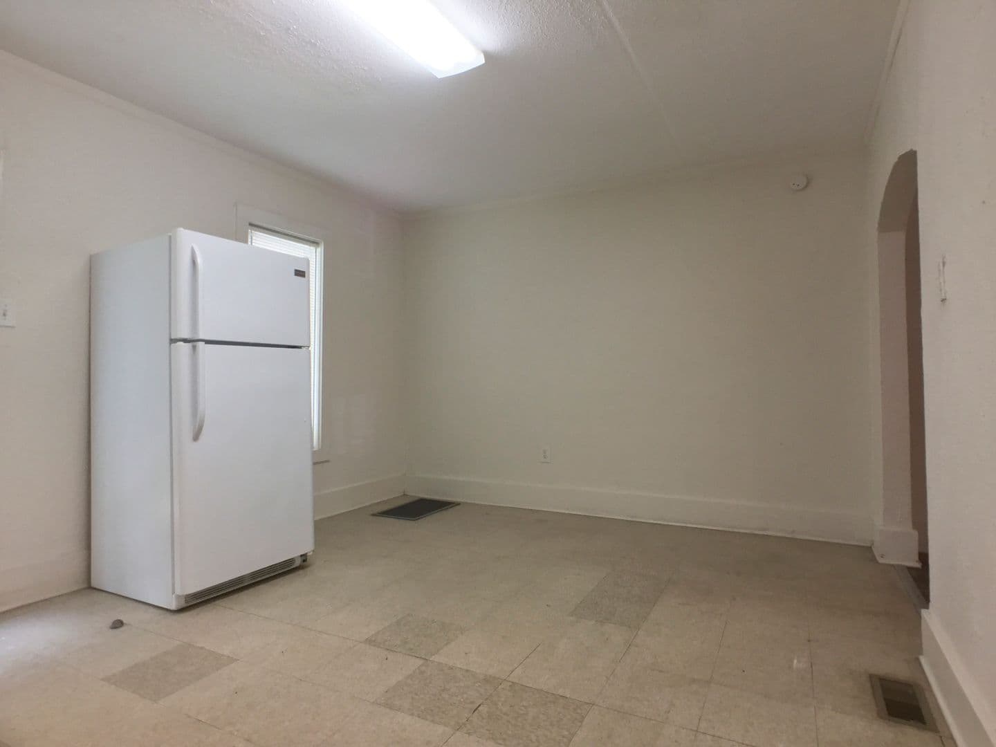Savannah Apartment: 829 East 32nd Street