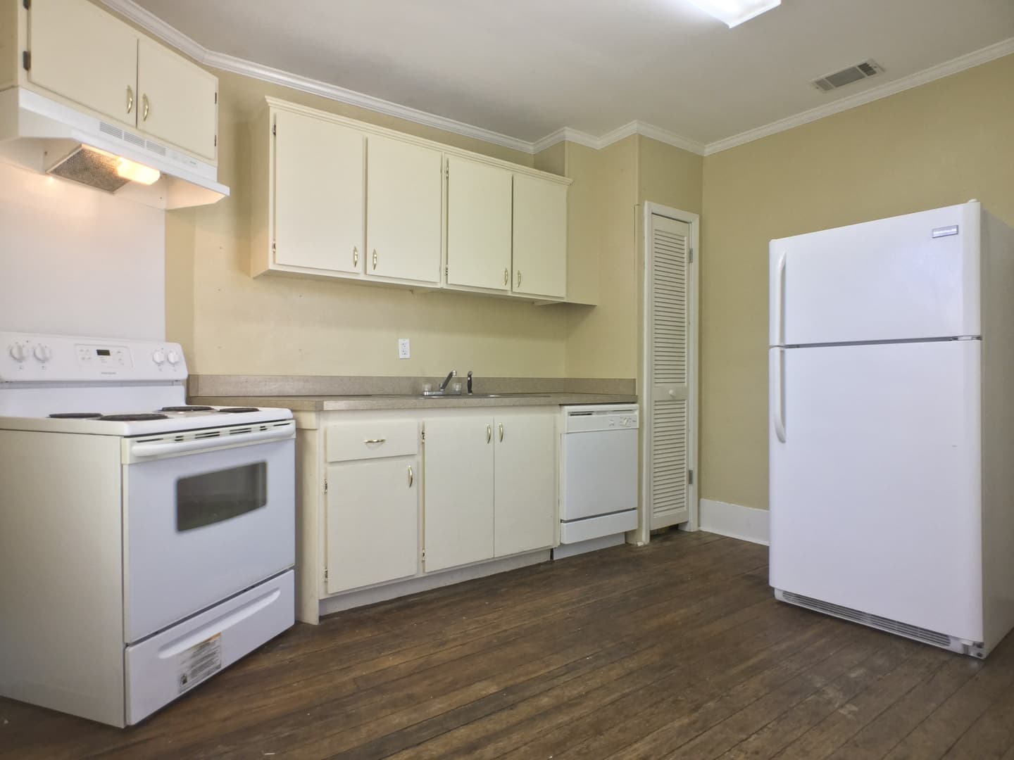 Savannah Apartment: 407 E Park Ave