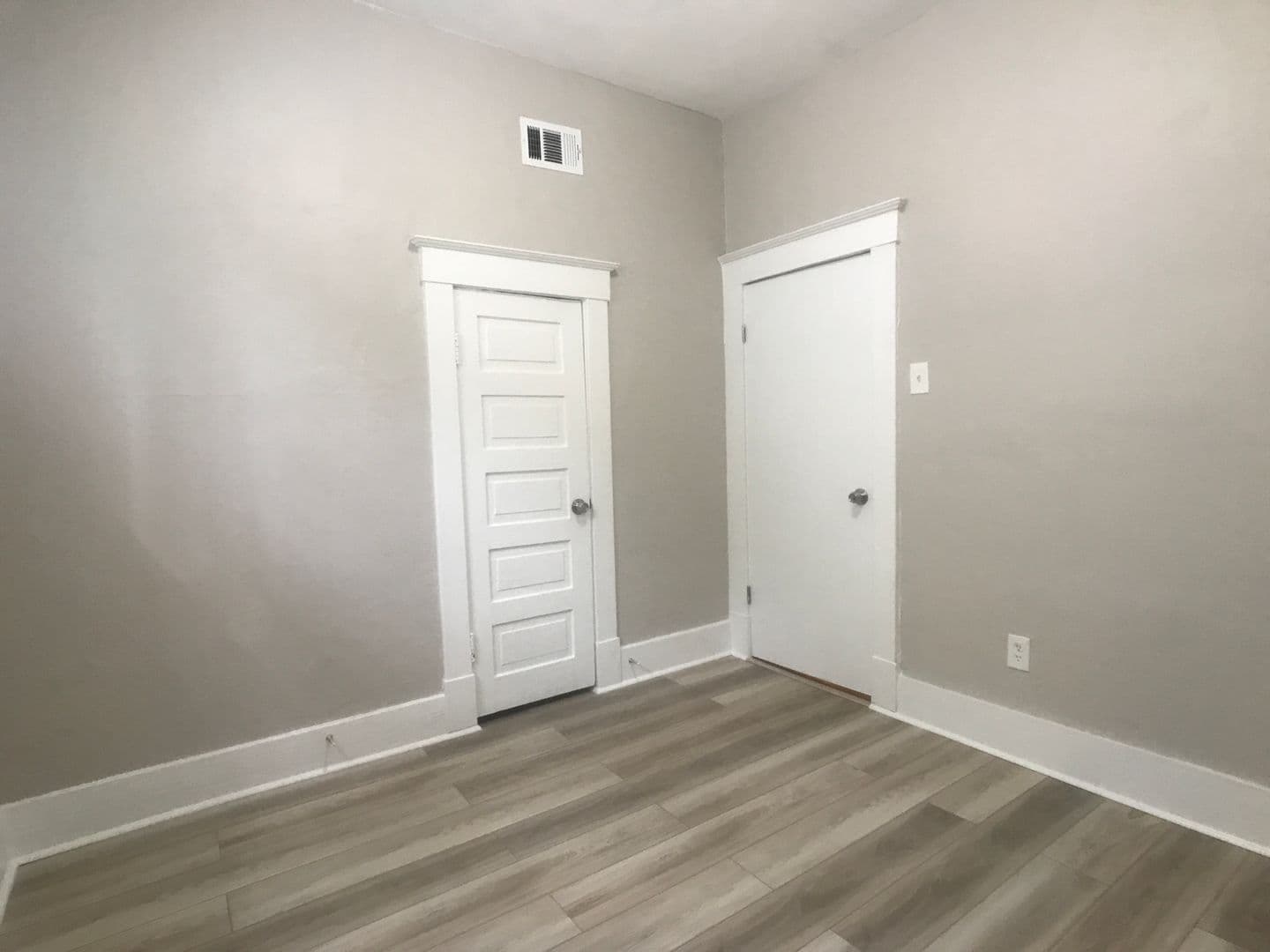 Savannah House: 1122 E 37th St
