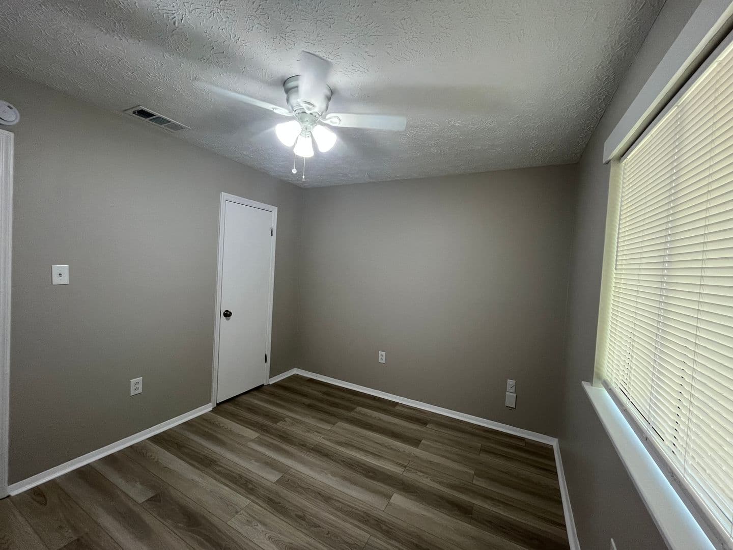 Savannah Apartment: 1100 East 56th Street