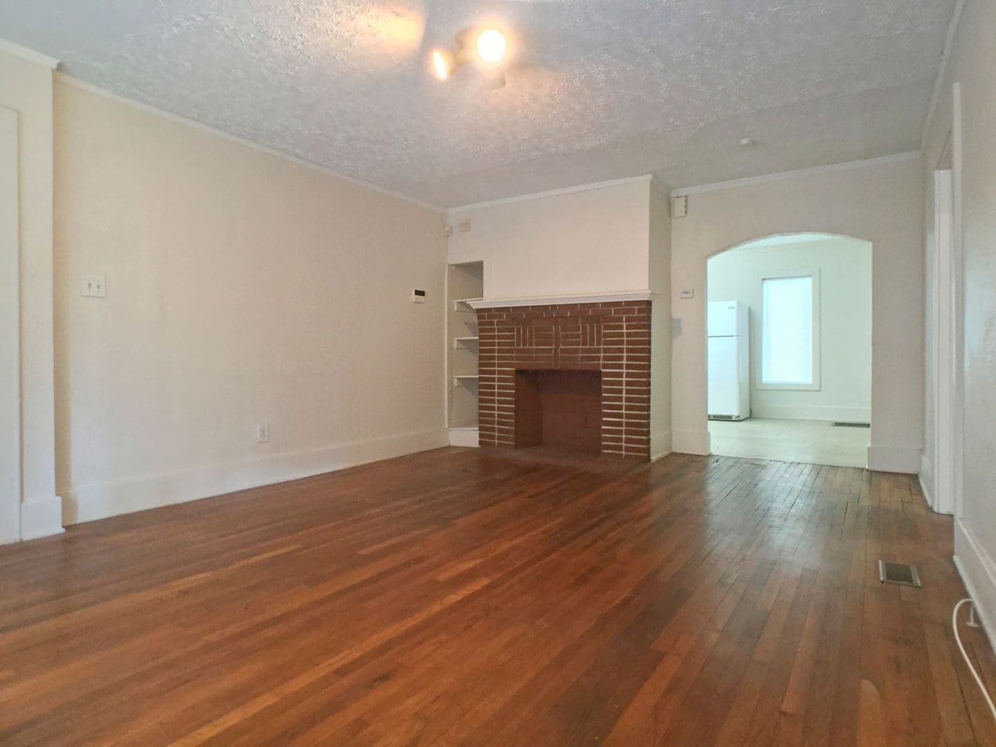 Savannah Apartment: 829 East 32nd Street
