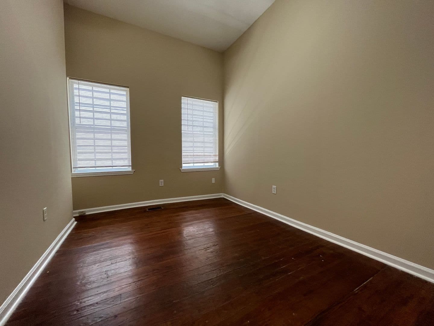 Savannah Apartment: 825 E Henry St